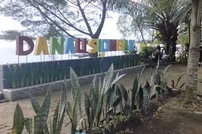 Melihat Danau Siombak, Kawasan Bekas Galian Tol Belmera yang Jadi Tempat Piknik Keluarga