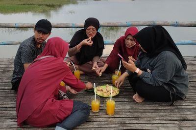Menikmati Tahu Petis Terenak di Sumenep dengan View Tambak, Cuma Rp500 Bikin Ketagihan