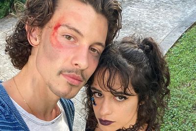 Shawn Mendes dan Camila Cabello Terciduk Ciuman di Coachella setelah Putus, Balikan?