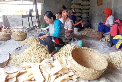 Berkah Ramadan! Produsen Krecek Rambak di Mojokerto Banjir Orderan