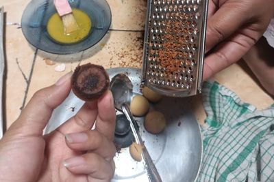 Viral Netizen Kerok Nastar Pakai Parutan Gara-gara Gosong, Takut Ketahuan Emak