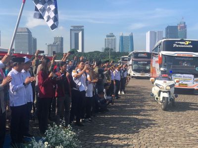 Pj Gubernur Jakarta Heru Budi Lepas 13.541 Pemudik Gratis di Monas