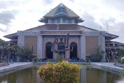 Melihat Masjid Kampus UGM, Bisa Jadi Referensi Buat Salat Idul Fitri!