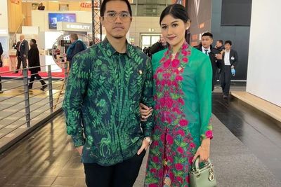 Potret Cantik Erina Gudono Dibalut Kebaya Hijau saat Temani Kaesang Pangarep di Jerman