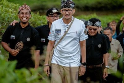 Menparekraf Ajak Warga Wisata di Indonesia: Itu Sudah yang Paling Benar!