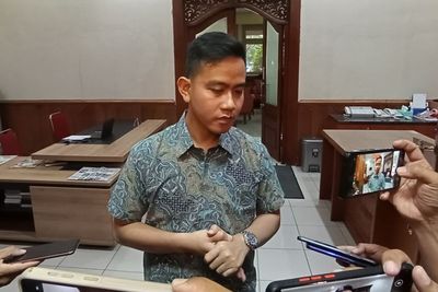 Gibran Fasilitasi Salat Ied: Ikut Jumat atau Sabtu Silahkan!