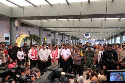 Tinjau Stasiun Pasar Senen, Kapolri ke Pemudik: Ada Keluhan, Silahkan Lapor