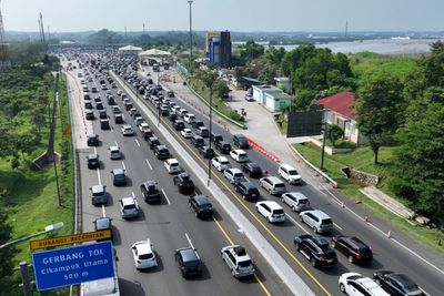Dear Pemudik! One Way Hari Ini Diperpanjang hingga Pukul 24.00