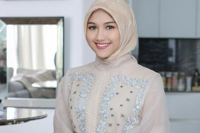 Potret Erina Gudono Pakai Gamis dan Hijab saat Kajian: Auranya Anggun