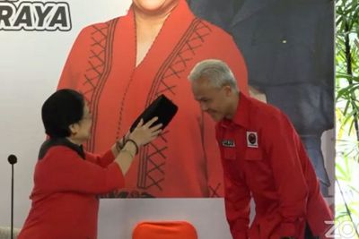 Beri Kopiah ke Capres PDIP Ganjar Pranowo, Megawati: Ini Identitas Nasionalisme Religius