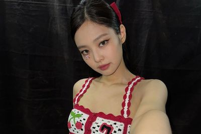 Jennie BLACKPINK Bikin Heboh Tampil Pakai  Underboobs di Pekan Kedua Coachella 2023