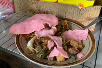 Bukti Cita Rasa Kuliner Pedesaan! Warung Rujak Uleg Mbah Yem Gak Pernah Sepi