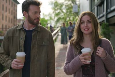Review Ghosted (2023): Kisah Pria Biasa yang Jatuh Cinta dengan Agen Rahasia