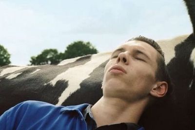 Review Film Belanda Mijn Grote Broer: Angkat Isu Kesehatan Mental yang Menguras Emosi