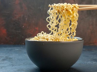 5 Tips Ampuh Mengurangi Kecanduan Mie Instan Secara Perlahan