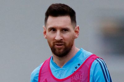 Messi Kepergok Makan Malam Bareng Busquets dan Alba, Balik ke Barcelona?