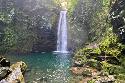 Murah Banget! Modal Rp30 Ribu Bisa Berenang dan Melompat di Air Terjung Gunung Salak
