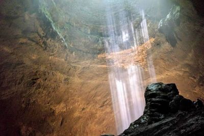 Goa Jomblang Wisata Alam Eksotis dengan Cahaya Surga di Gunungkidul