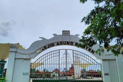 Masjid Agung Banten Jadi Primadona Wisata Religi saat Libur Lebaran