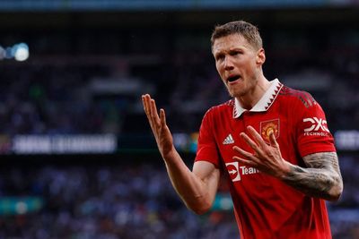 Ciuman Wout Weghorst Bikin Lawan Gagal Penalti, Pelatih Brighton Hanya Bisa Pasrah