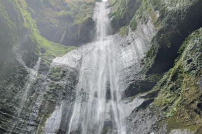 Keindahan Surga Dunia Madakaripura Waterfall yang Sejuk Menyegarkan
