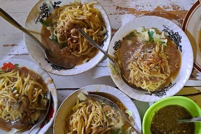 Menikmati Kuliner Mie Ongklok dan Sate Bu Umi di Wonosobo. Citarasanya Khas Banget!