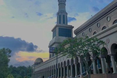 Intip Kemegahan Masjid Islamic Center Samarinda, Ada Lorong Panjang yang Indah