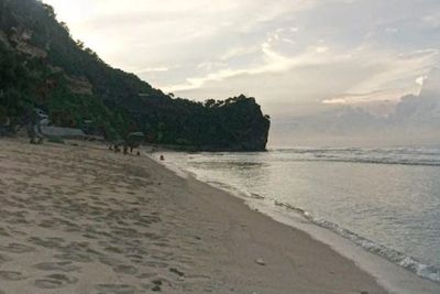 Intip Pesona Gemercik Air dan Pasir Putih di Pantai Pok Tunggal di Gunung Kidul Jogja