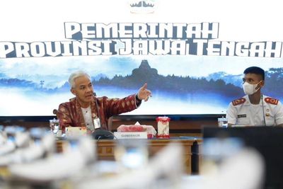 Ganjar Pranowo Ajak Lulusan SMK Jateng Manfaatkan Beasiswa Kuliah di Unhan
