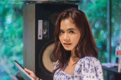 3 Potret Salshadilla Anak Iis Dahlia Bikin Heboh Dicium Bibir Ayah Tiri saat Sungkeman