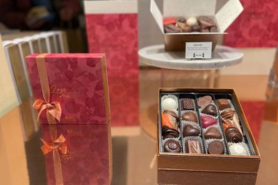 Rayakan Hari Ibu, Produsen Neuhaus di Belgia Hadirkan Coklat Spesial dalam Bentuk Hati