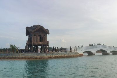 Dulu Lokasi Perkebunan Kelapa Sawit, Kini Diulap Jadi Danau Buatan Air Biru yang Indah