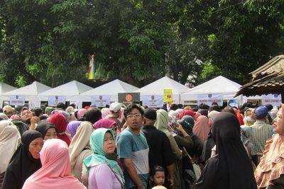 Puncak HUT Depok, Ribuan Warga Antusias Berburu 24 Ribu Porsi Makanan Gratis