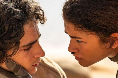 Cuplikan Pertama Dune: Part Two Perlihatkan Timothee Chalamet Mancing Cacing Pasir
