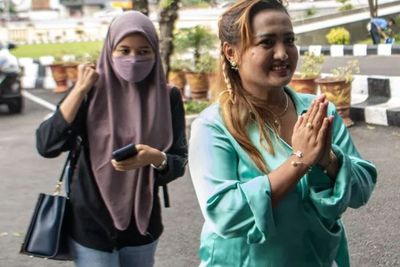 Lina Mukherjee Diperiksa Polisi Usai Jadi Tersangka Penistaan Agama Gara-gara Makan Babi
