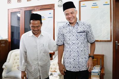 Sowan ke Gus Baha, Ini yang Dilakukan Ganjar Pranowo
