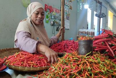 Harga Cabai di Parepare Anjlok Pasca Lebaran, tapi Harga Bawang Melambung Tinggi