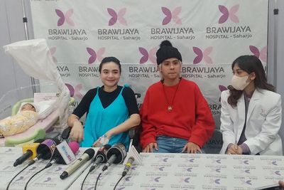 Pesinetron Arnold Leonard Dikaruniai Anak Pertama, Ini Nama dan Maknanya
