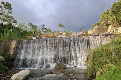 Indahnya Grojogan Watu Purbo, Air Terjun Buatan yang Kini Viral Jadi Wisata Alam