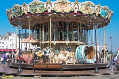 Mengenal Antique Carousel, Populer di Normandia: Kuda-Kudaan Kayu Bersejarah sejak 1900
