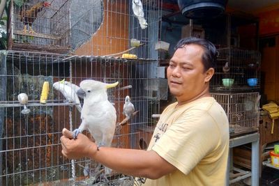 Lestarikan Satwa Agar Tak Punah, Polisi Ini Sulap Kediamannya Jadi Markas Burung Langka