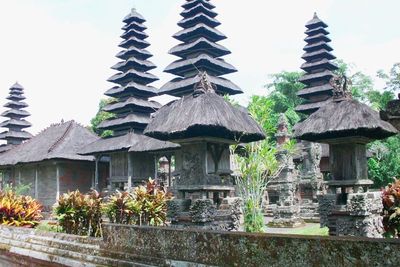 Menggali Sejarah Pura Taman Ayun, Tempat Suci dengan Keindahan Alam Tak Terlupakan