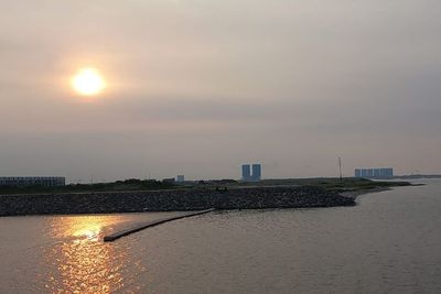 Yuk Healing dengan Menikmati Sunset bersama Keluarga di Cove at Batavia PIK