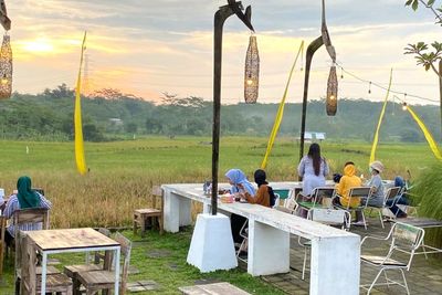 Warung Parimentes, Hidden Gem di Kendal yang Suasananya Mirip di Bali!