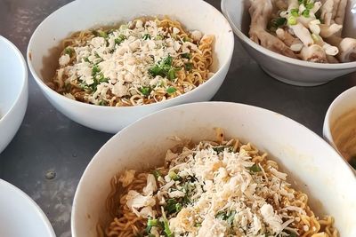 Mie Yamin Bandung Ibu Kenny di Komplek PAP 2 Tangerang, Sehari Habis 500 Porsi!