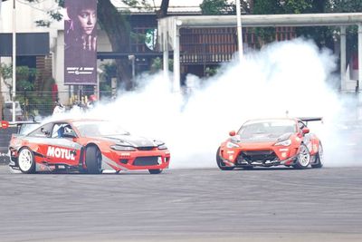 Sensasi Nge-Drift ala Fast & Furious dengan Mobil Balap di Sirkuit Jelang Rilisnya Fast X