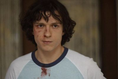 Lewat The Crowded Room , Tom Holland Ingin Fans Simpati ke Penderita Gangguan Mental