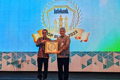 Bank BJB Raih Predikat Top BUMD 2023 dari Infobank