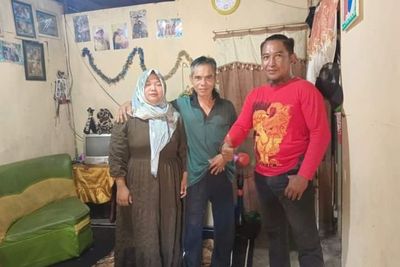 Mengharukan, Perempuan di Tulungagung Temukan Orang Tua Kandung Setelah 23 Tahun Terpisah