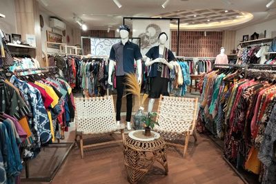 Toko Ini Sajikan Cara Buat Batik Ecoprint secara Gratis, Bisa Pilih Pernak-Pernik!